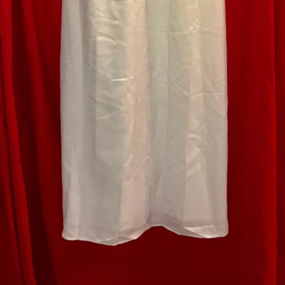 Naomi Gown in Ivory by Lovers + Friends - Picture 9 of 16